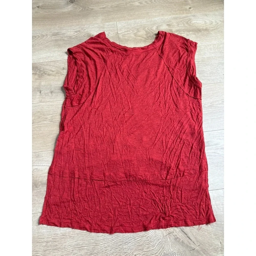 EUC Womens red We the Free Free People sleeveless V-neck‎ top layered hem size S